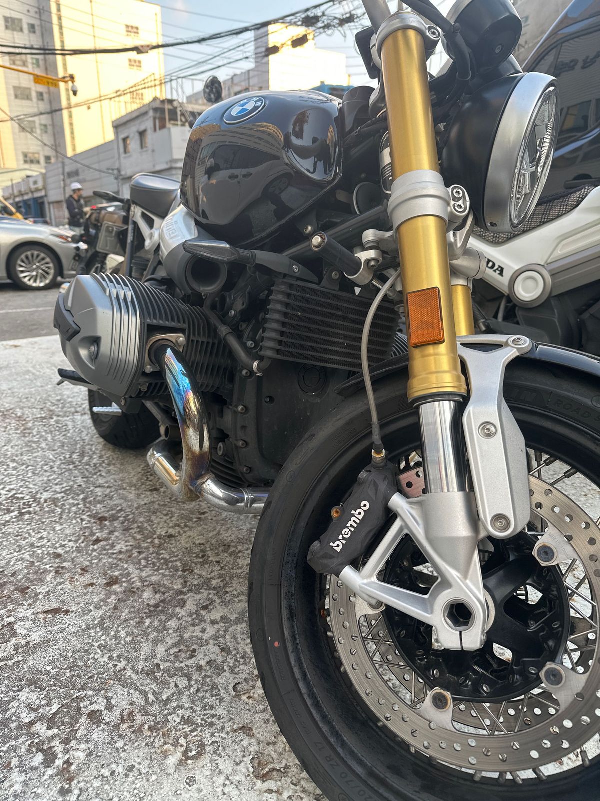 BMW R nine T  14