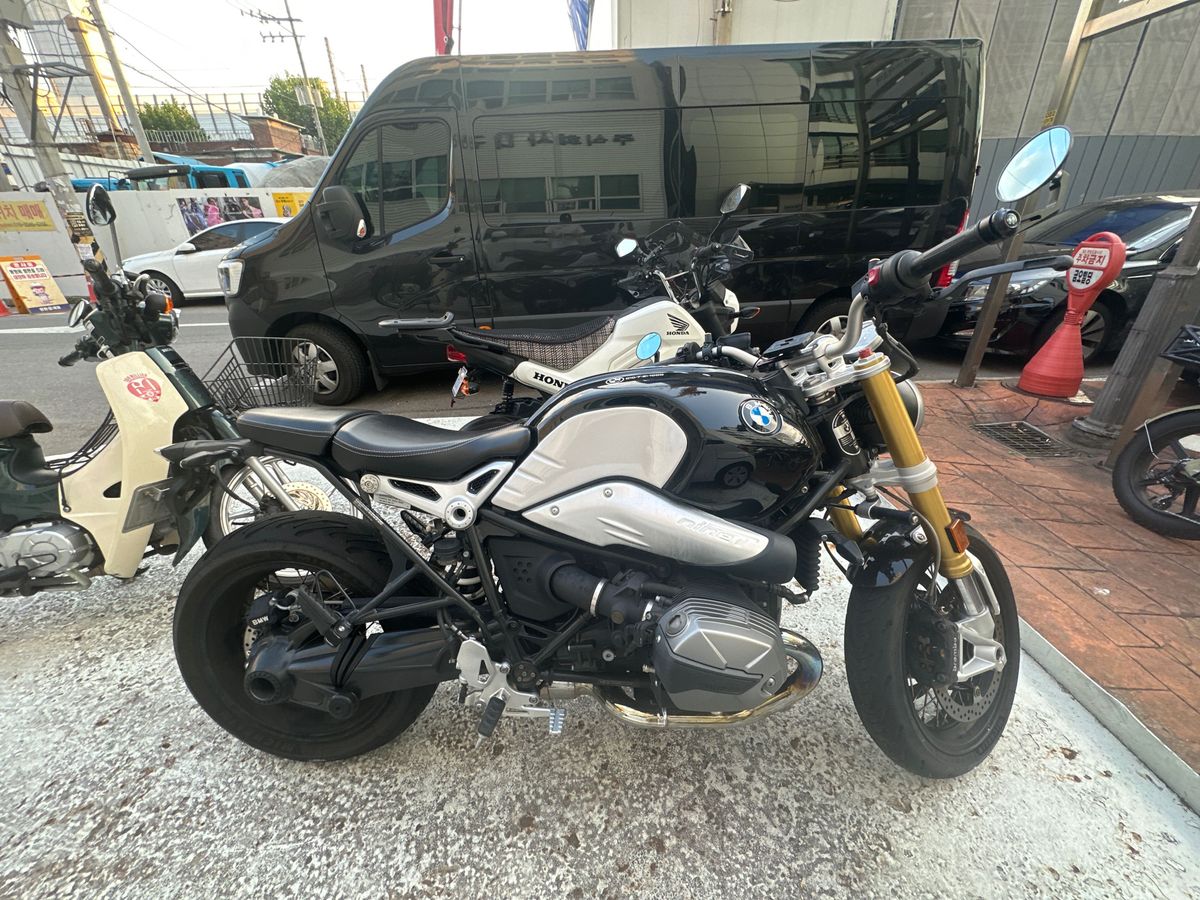 BMW R nine T  main