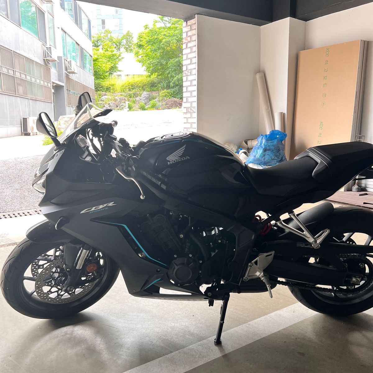 혼다 CBR 650 R MT thumb 2