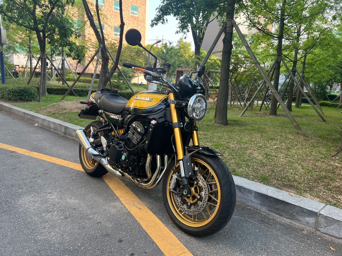 가와사키 Z 900 RS SE more