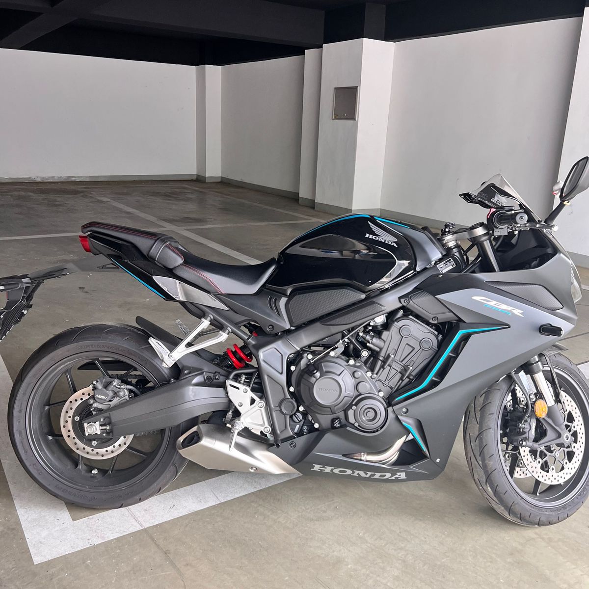 혼다 CBR 650 R MT main