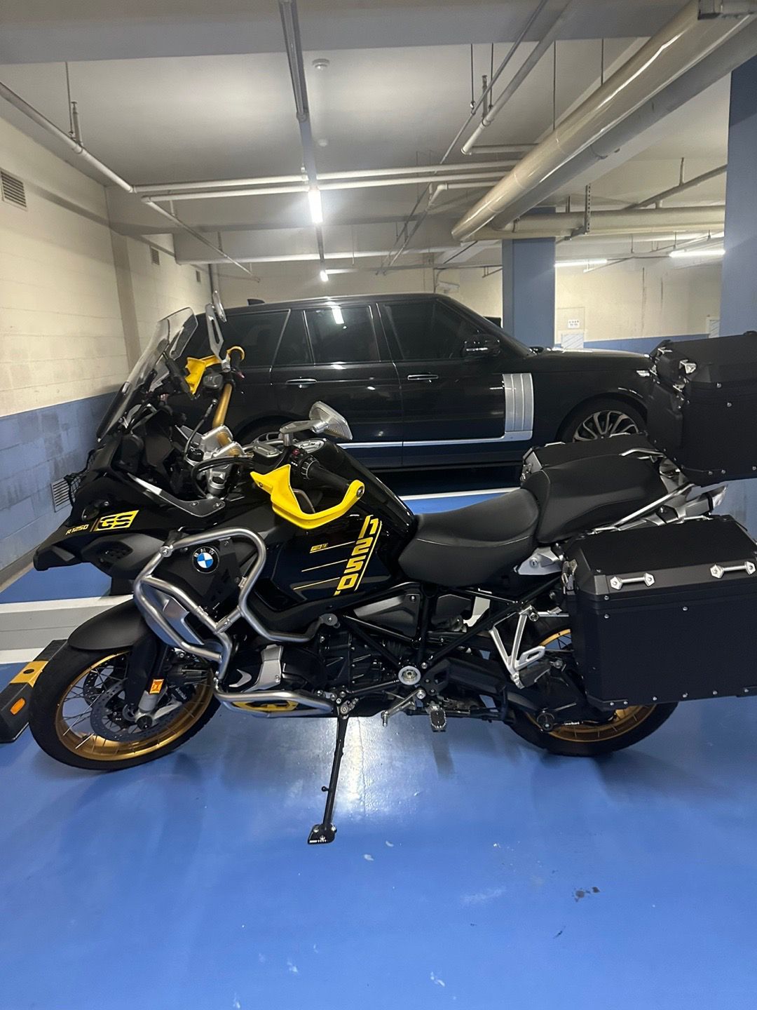 BMW R 1250 GS 40th thumb 2