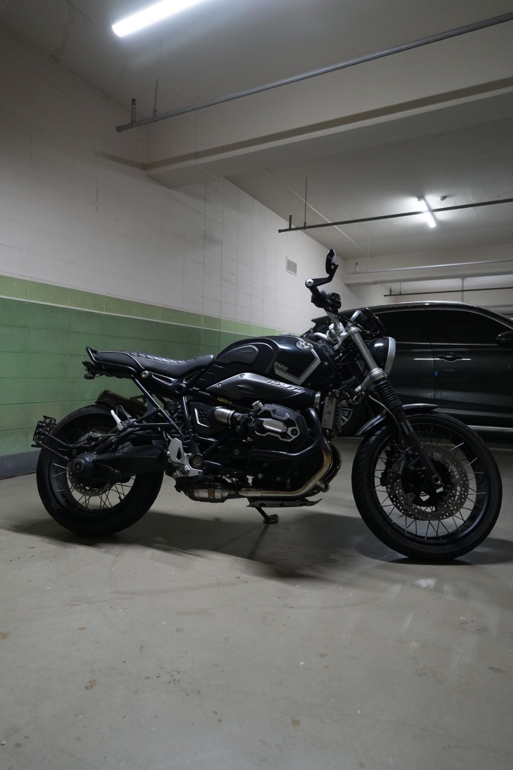 BMW R nine T 스크램블러 main