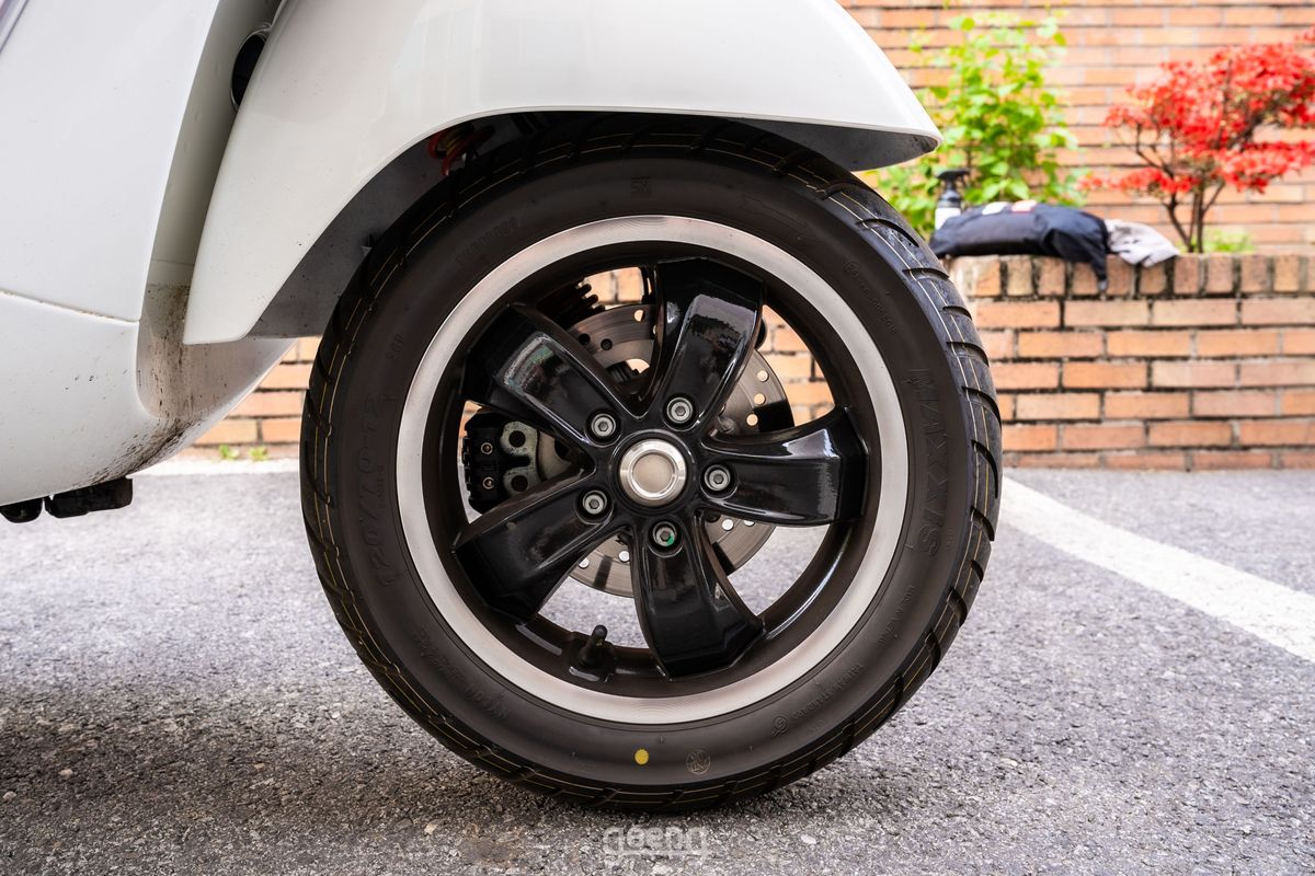 베스파 GTS 125 HPE 9