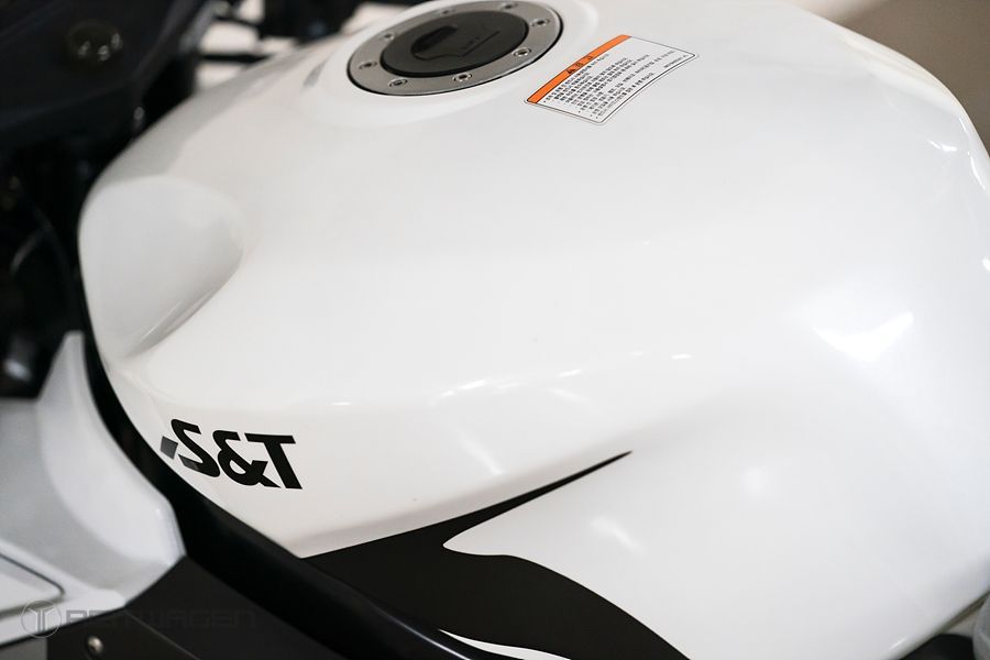KR모터스 코멧 250 R 16