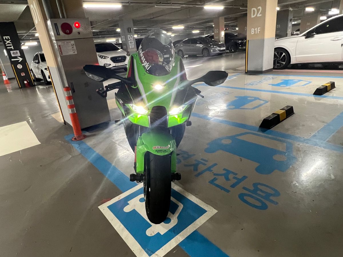 가와사키 닌자 ZX 10 R more