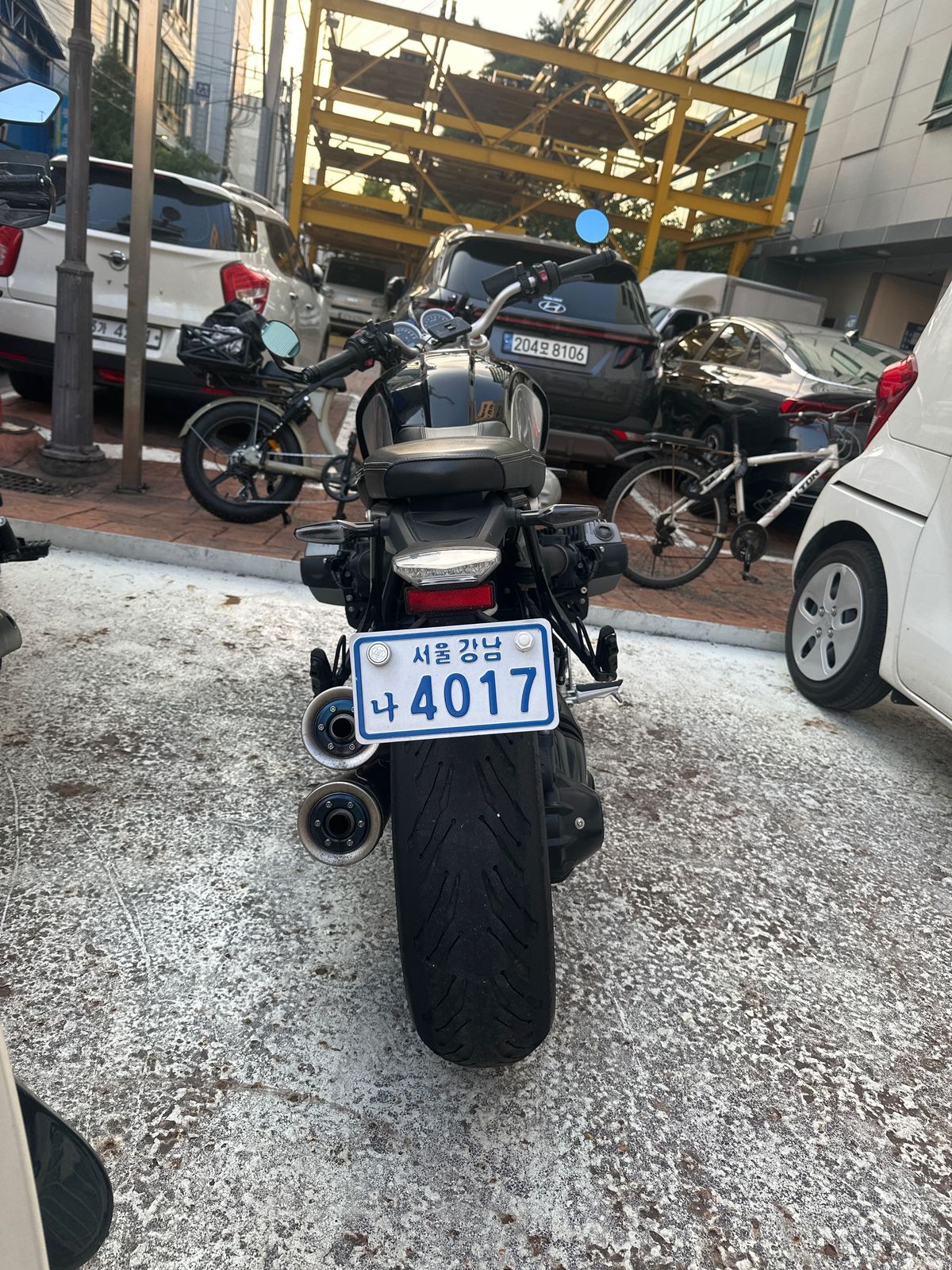 BMW R nine T  4