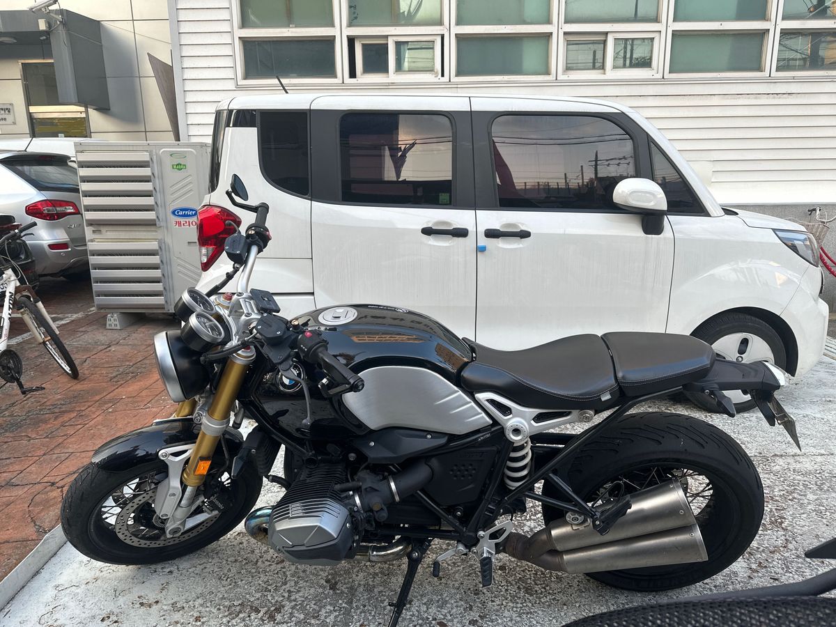 BMW R nine T  thumb 2