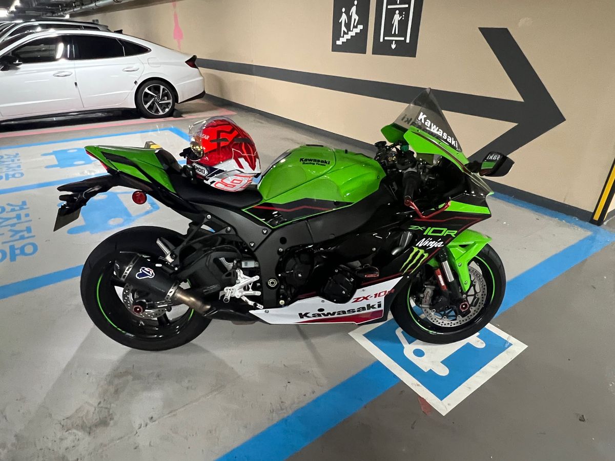 가와사키 닌자 ZX 10 R main