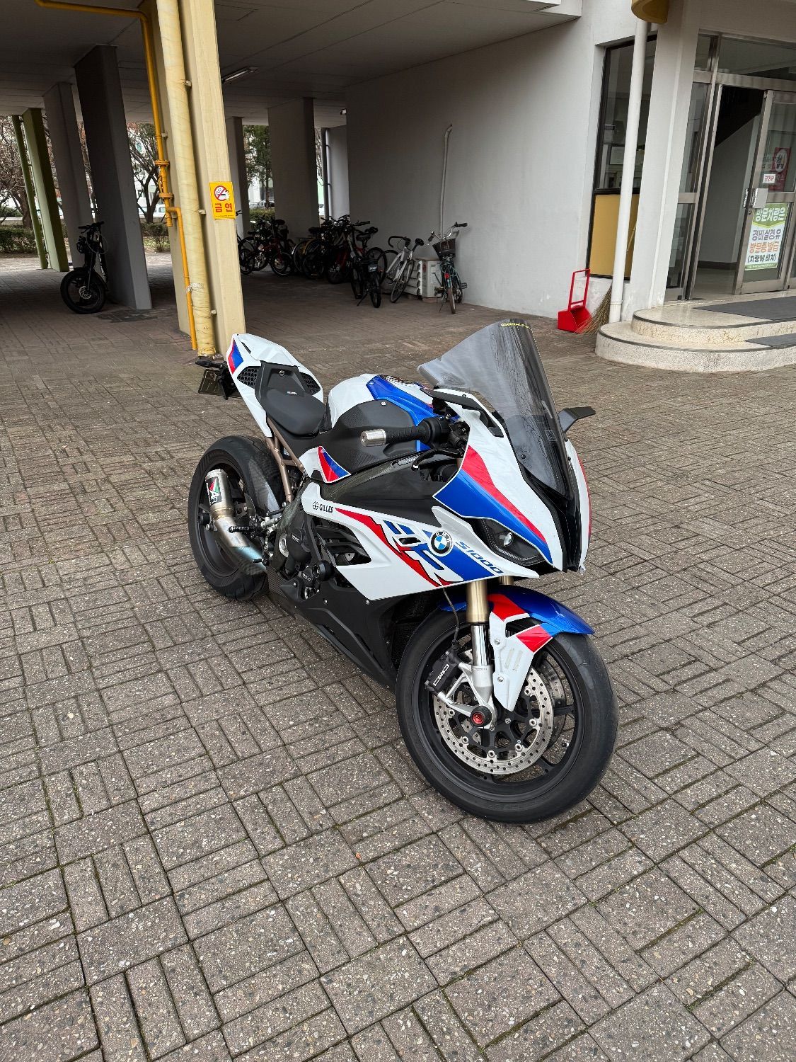 BMW S 1000 RR main