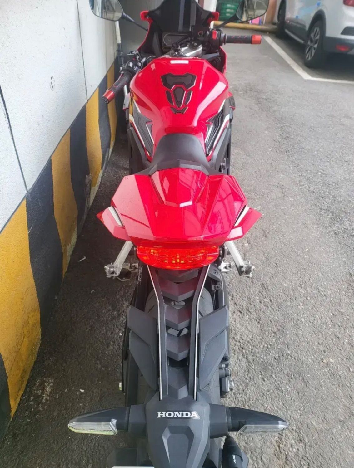 혼다 CBR 650 R MT 4