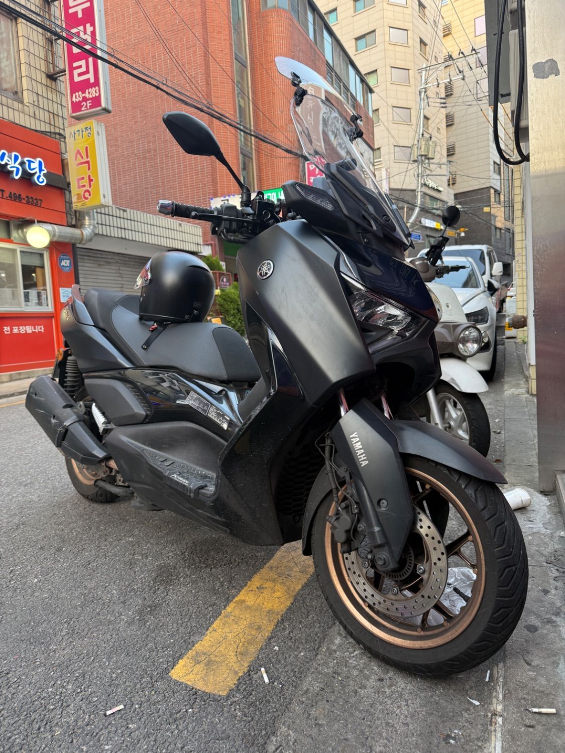 야마하 XMAX 300 ABS main