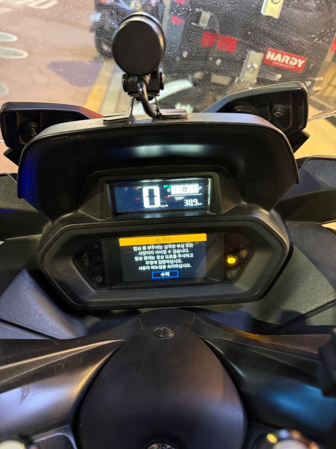 야마하 XMAX 300 ABS 9