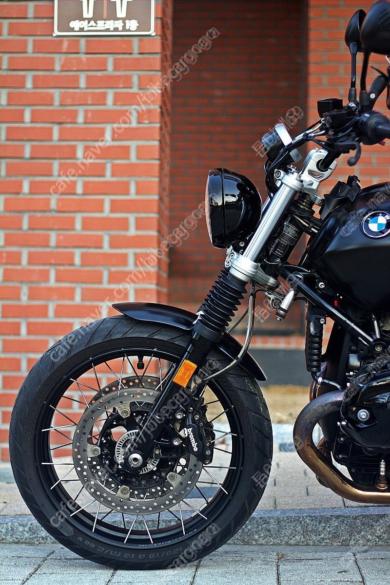 BMW R nine T 스크램블러 9