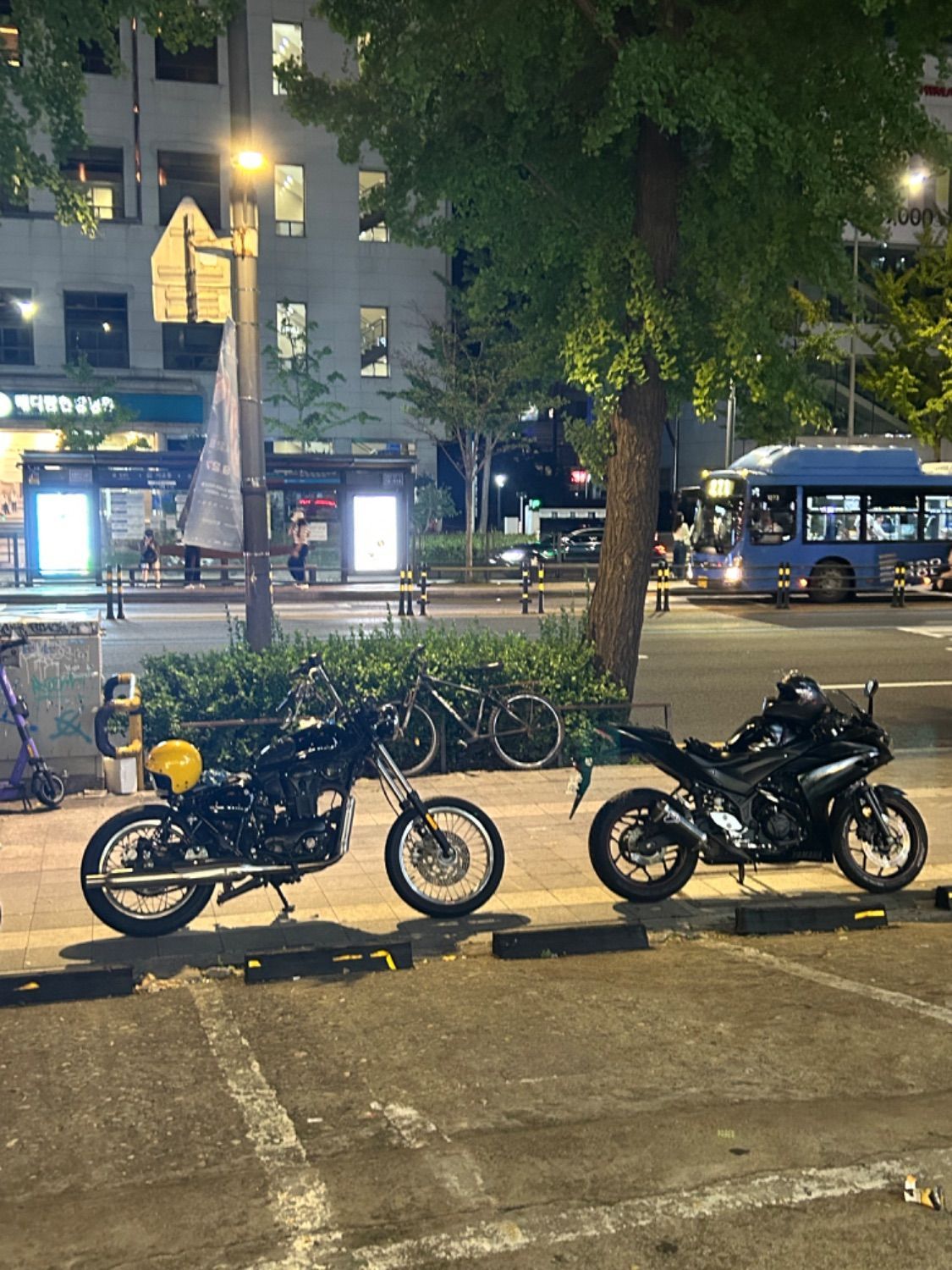 베넬리 임페리알레 400 ABS 5