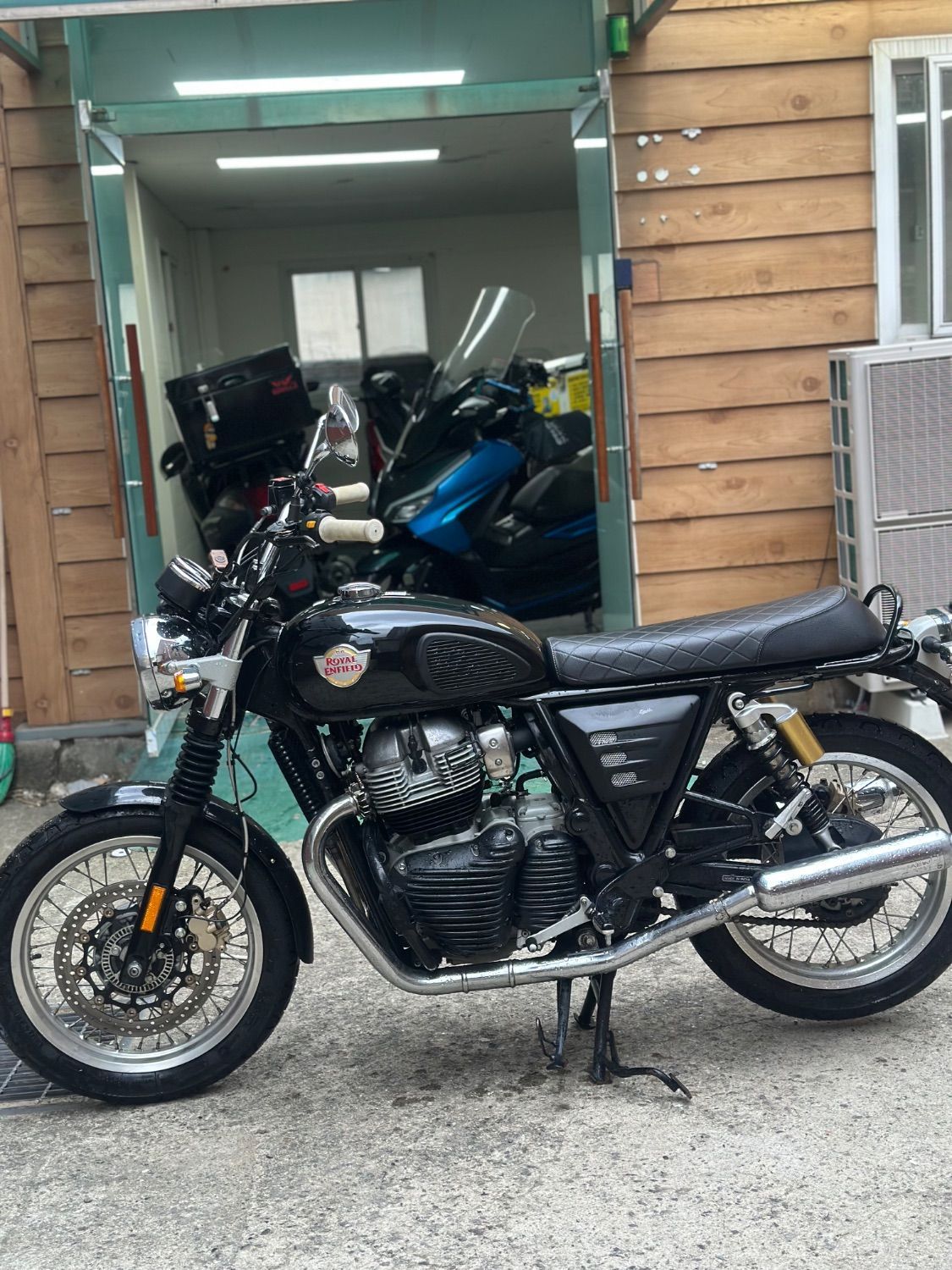 로얄엔필드 인터셉터 650 more