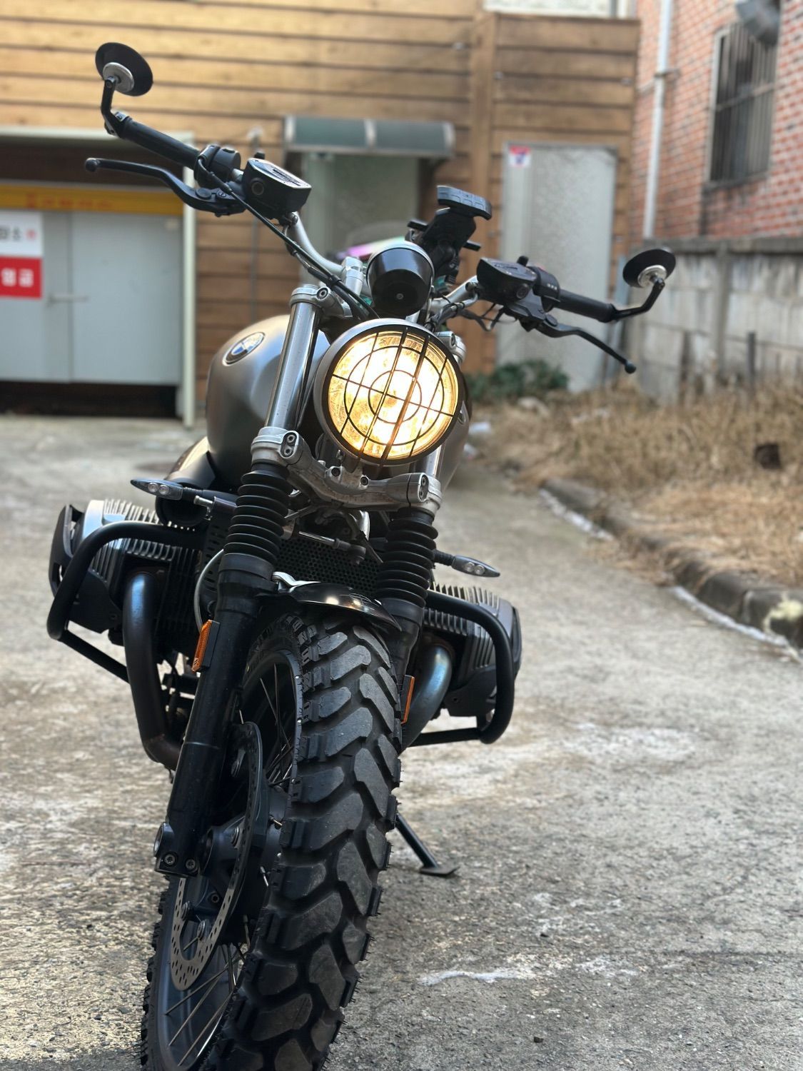 BMW R nine T 스크램블러 main