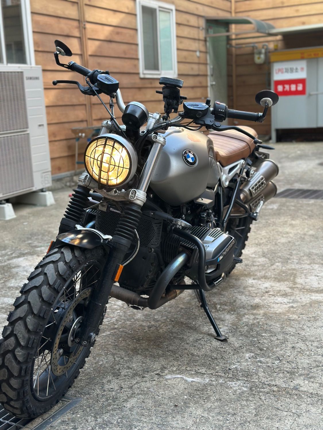 BMW R nine T 스크램블러 thumb 2