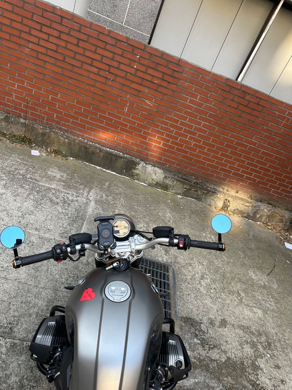 BMW R nine T 스크램블러 9