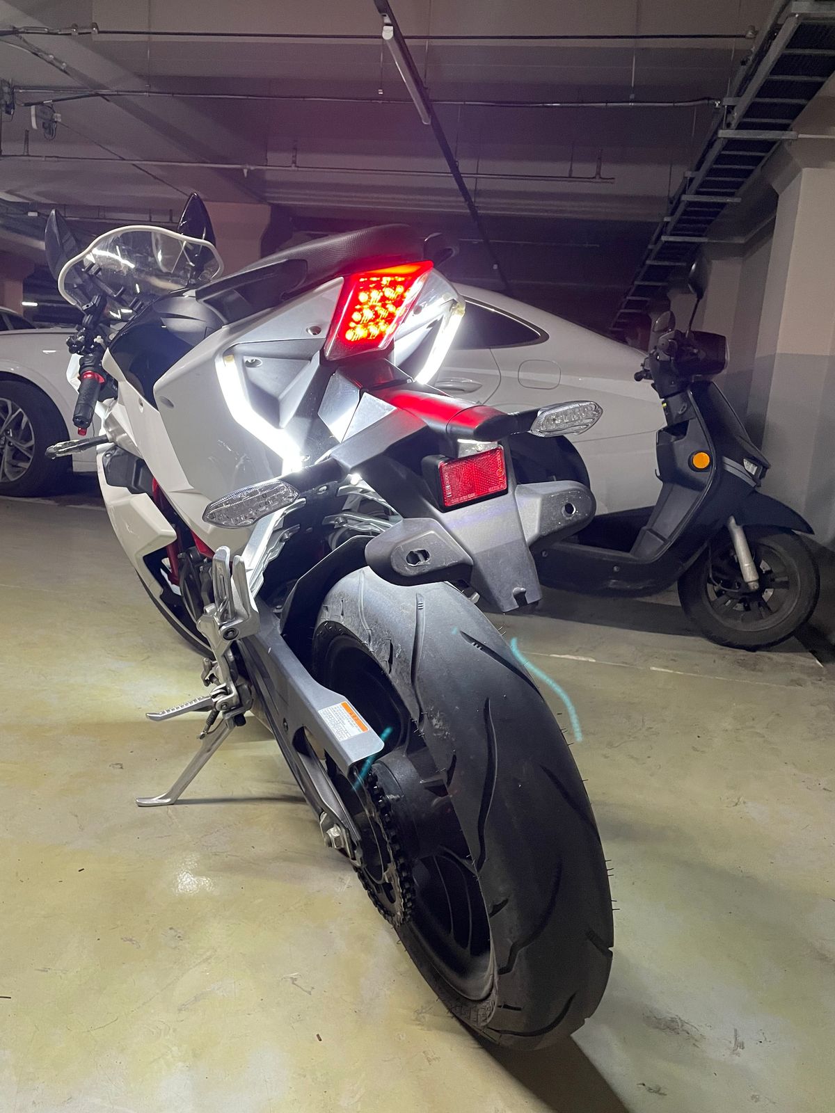 KR모터스 엑시브 250 R 4