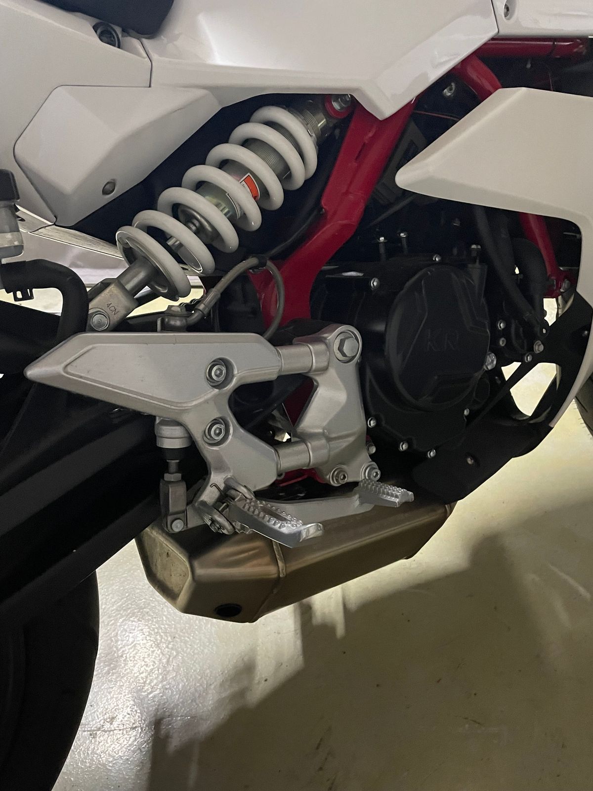 KR모터스 엑시브 250 R 7