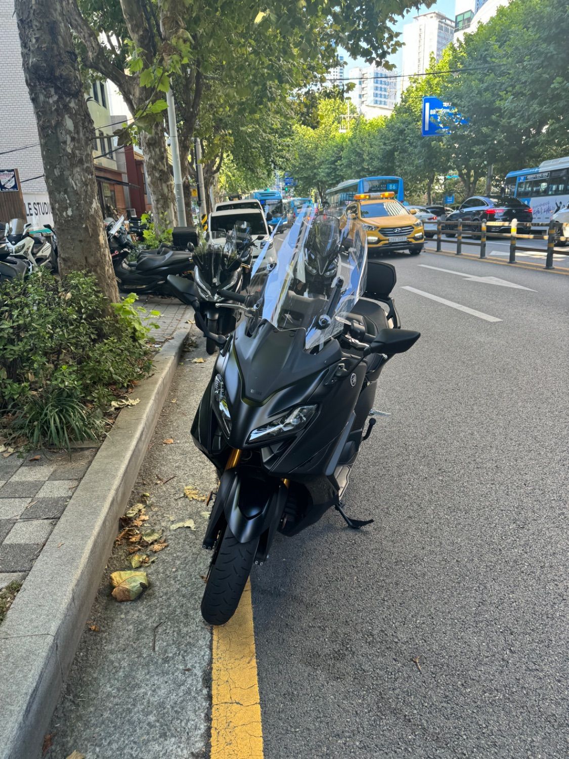 야마하 TMAX 560 main