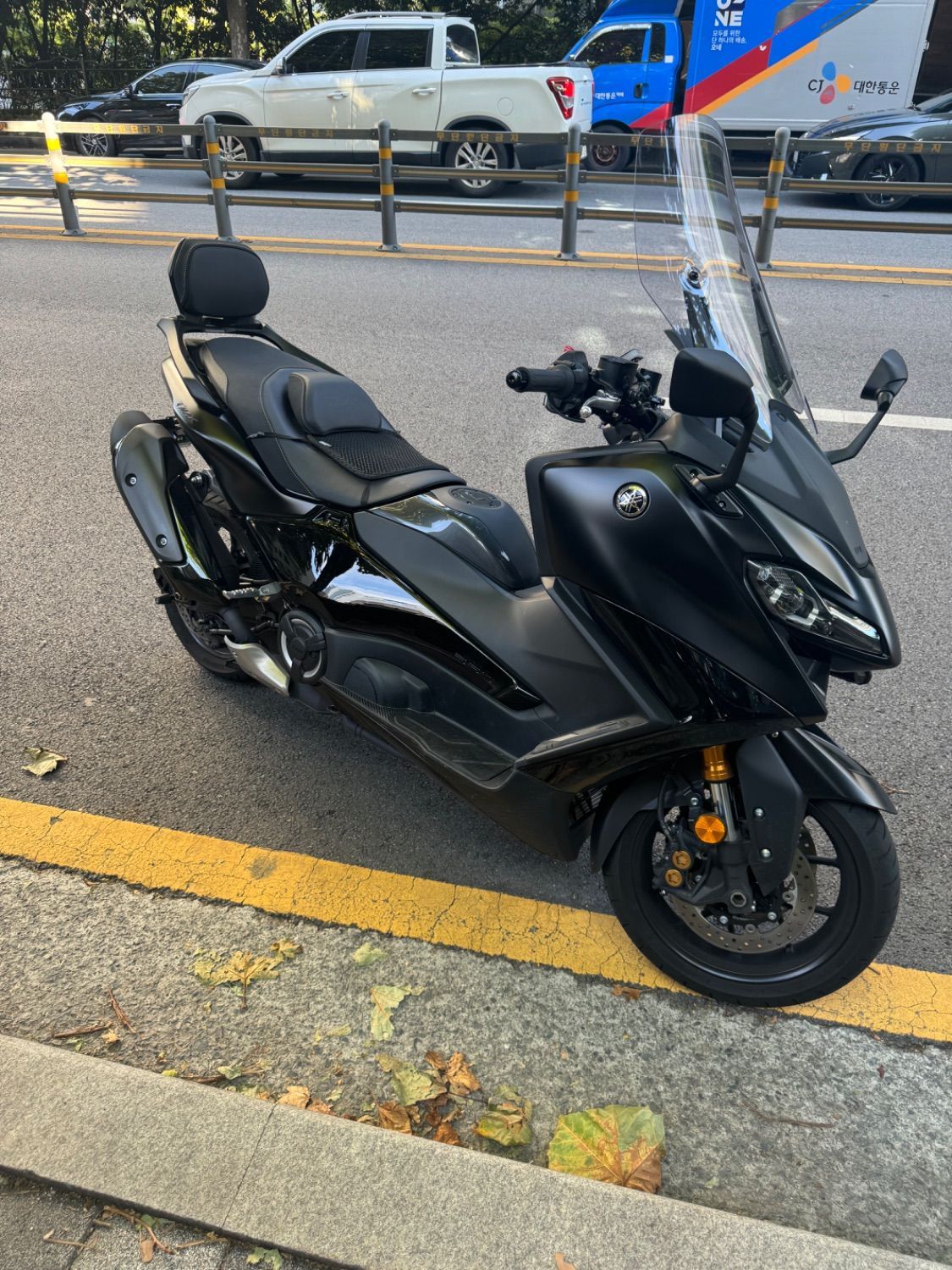 야마하 TMAX 560 more