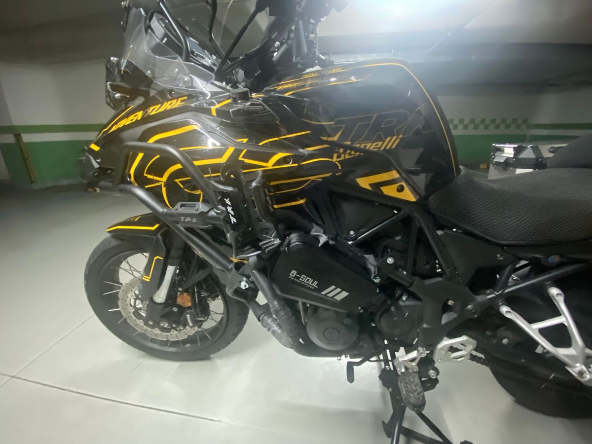 베넬리 TRK 502 X 9