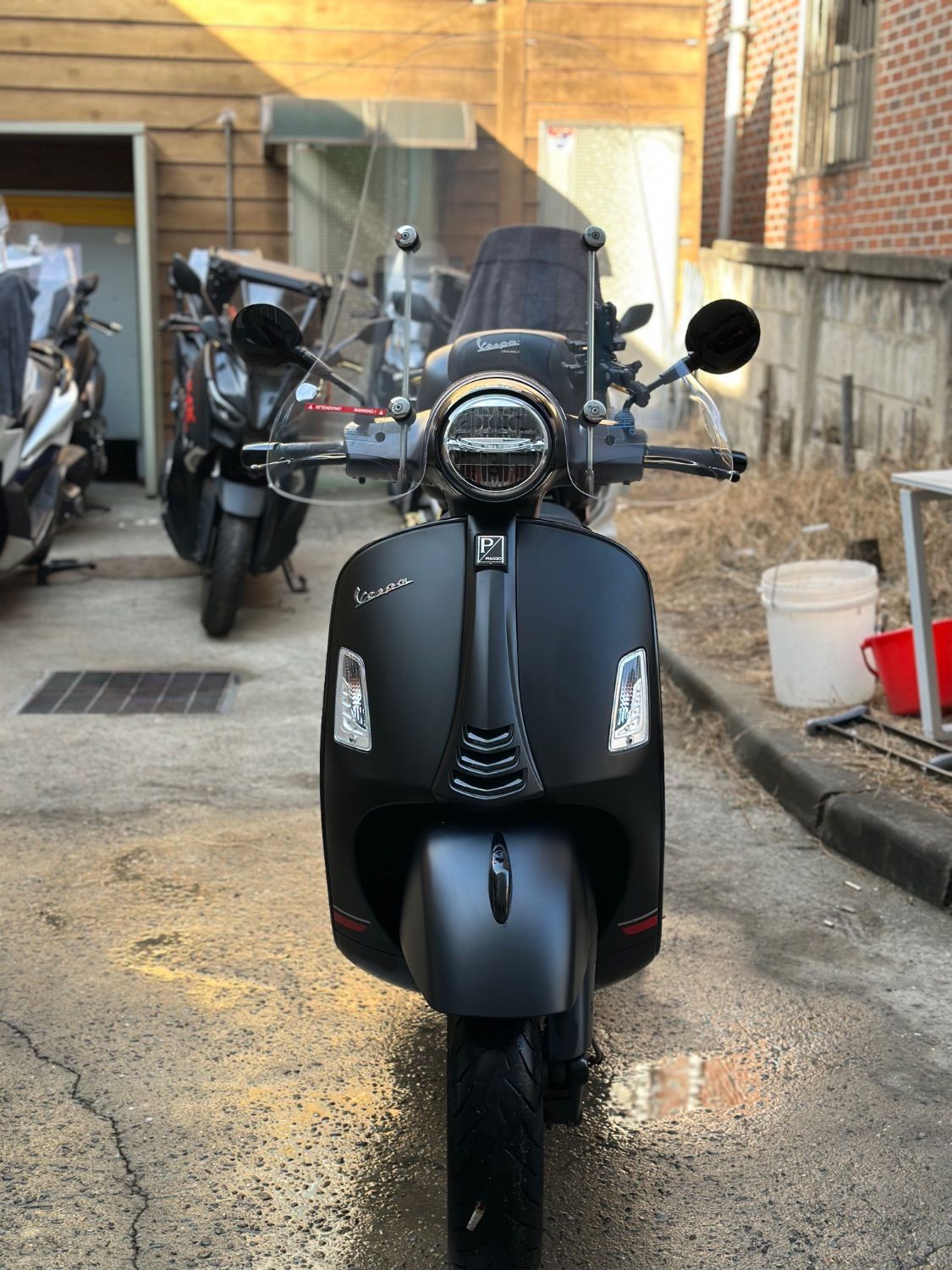 베스파 GTS 300 슈퍼스포츠 main