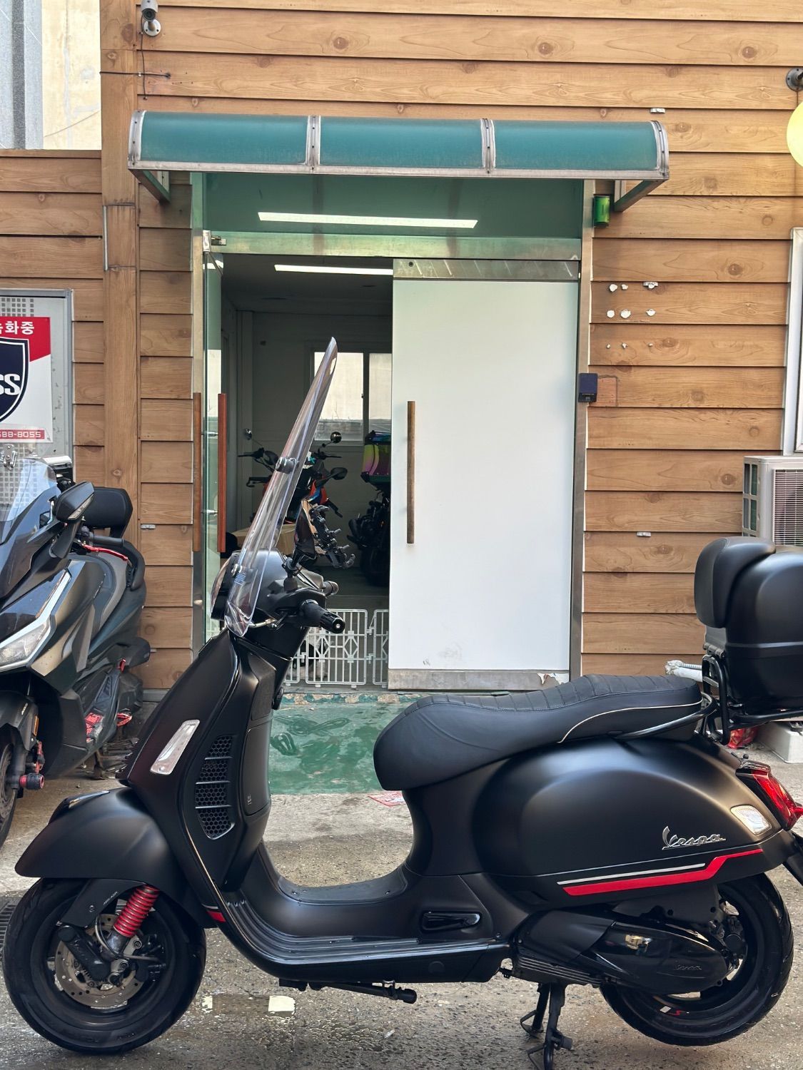 베스파 GTS 300 슈퍼스포츠 more