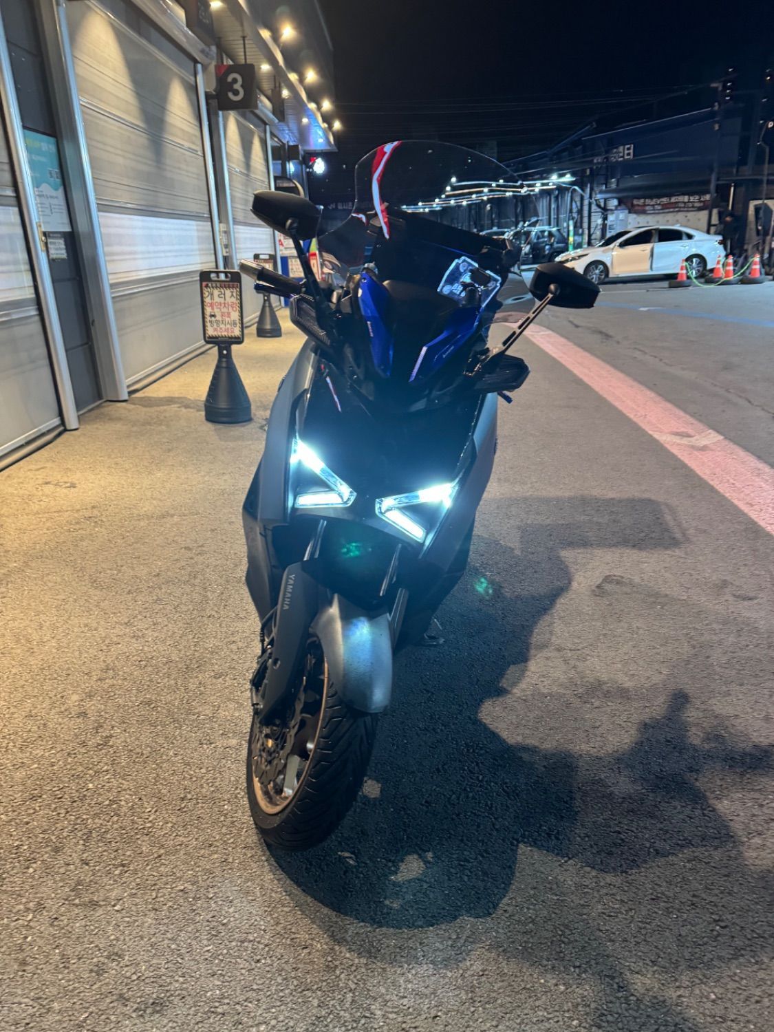 야마하 XMAX 300 ABS thumb 2