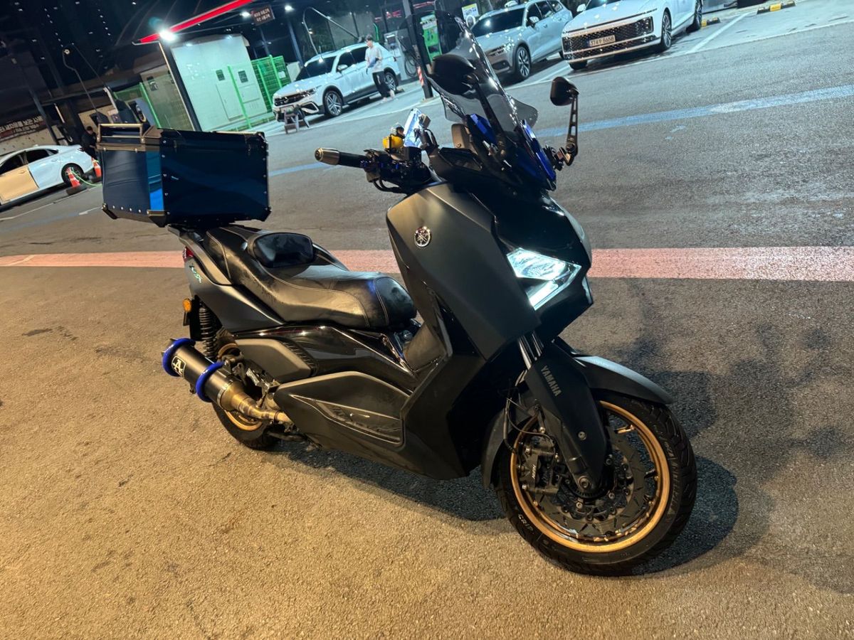야마하 XMAX 300 ABS main