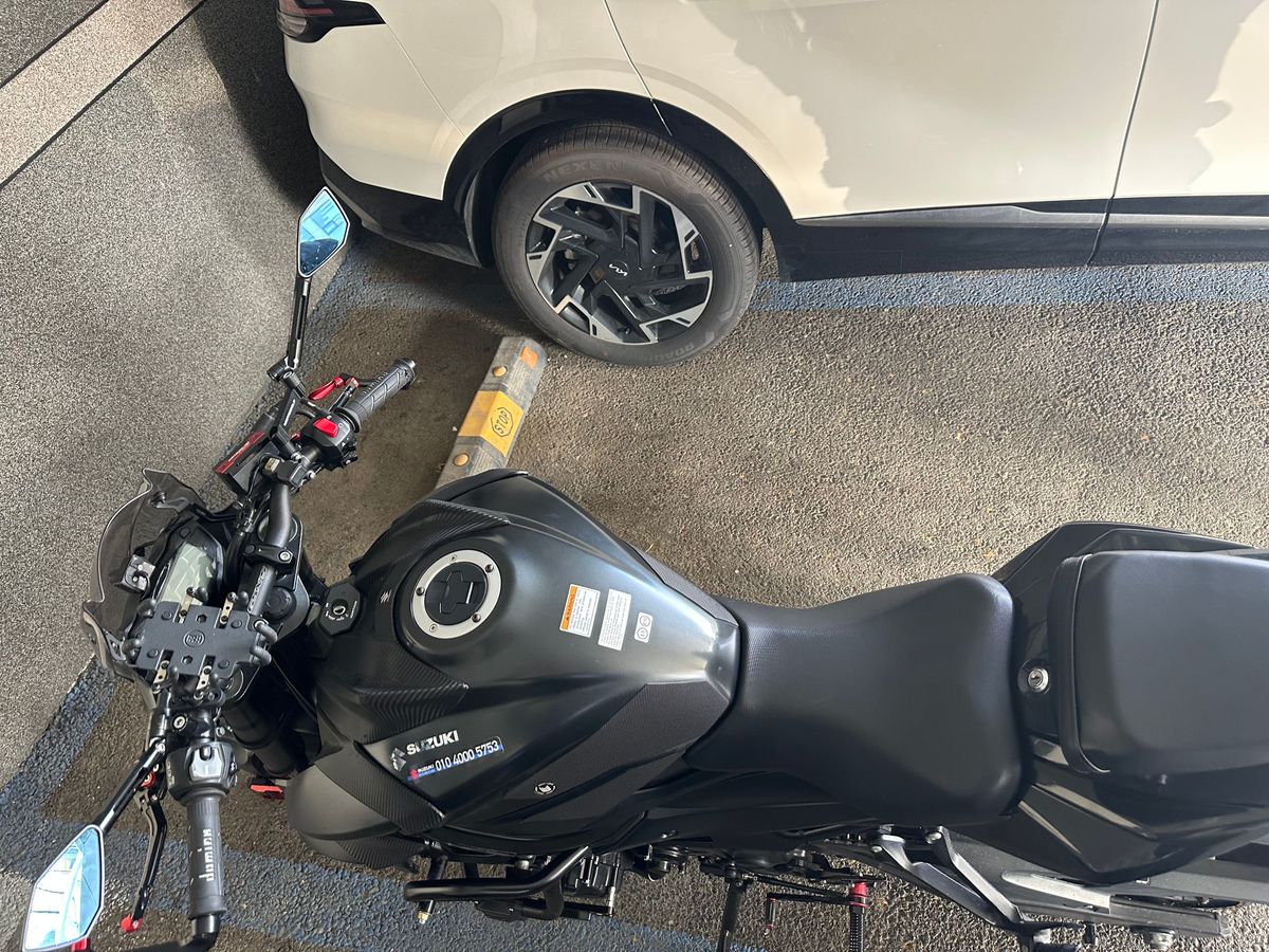 스즈키 GSX 750 more