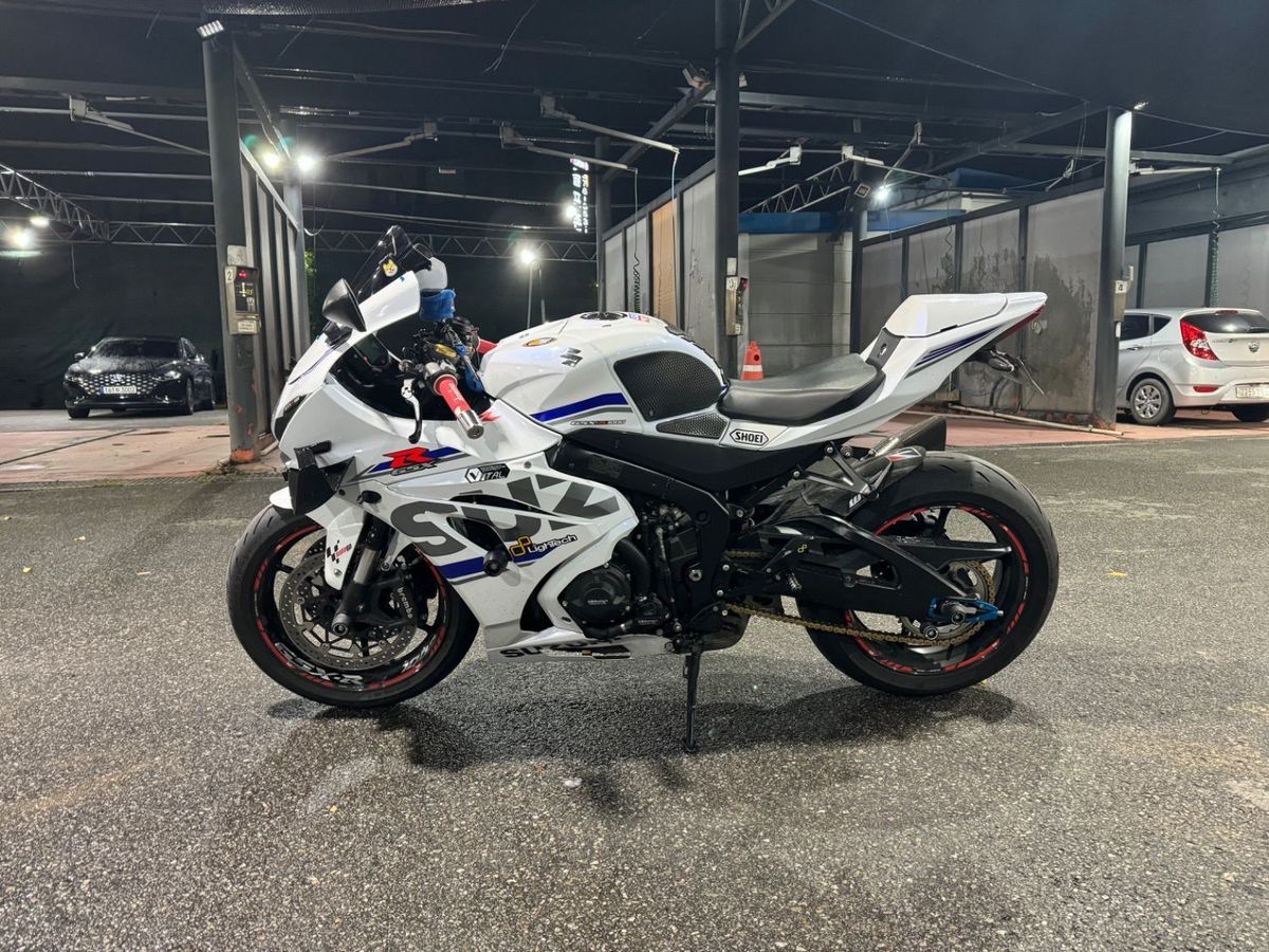 스즈키 GSX R 1000 main