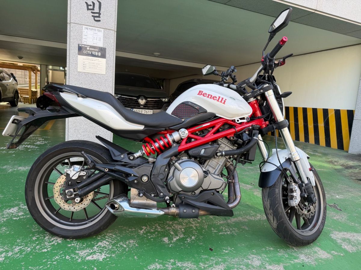 베넬리 TNT 300 ABS 6