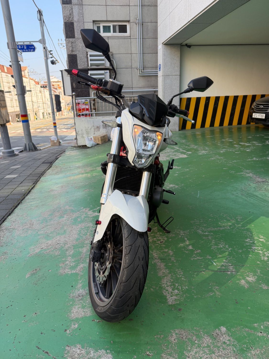 베넬리 TNT 300 ABS 5