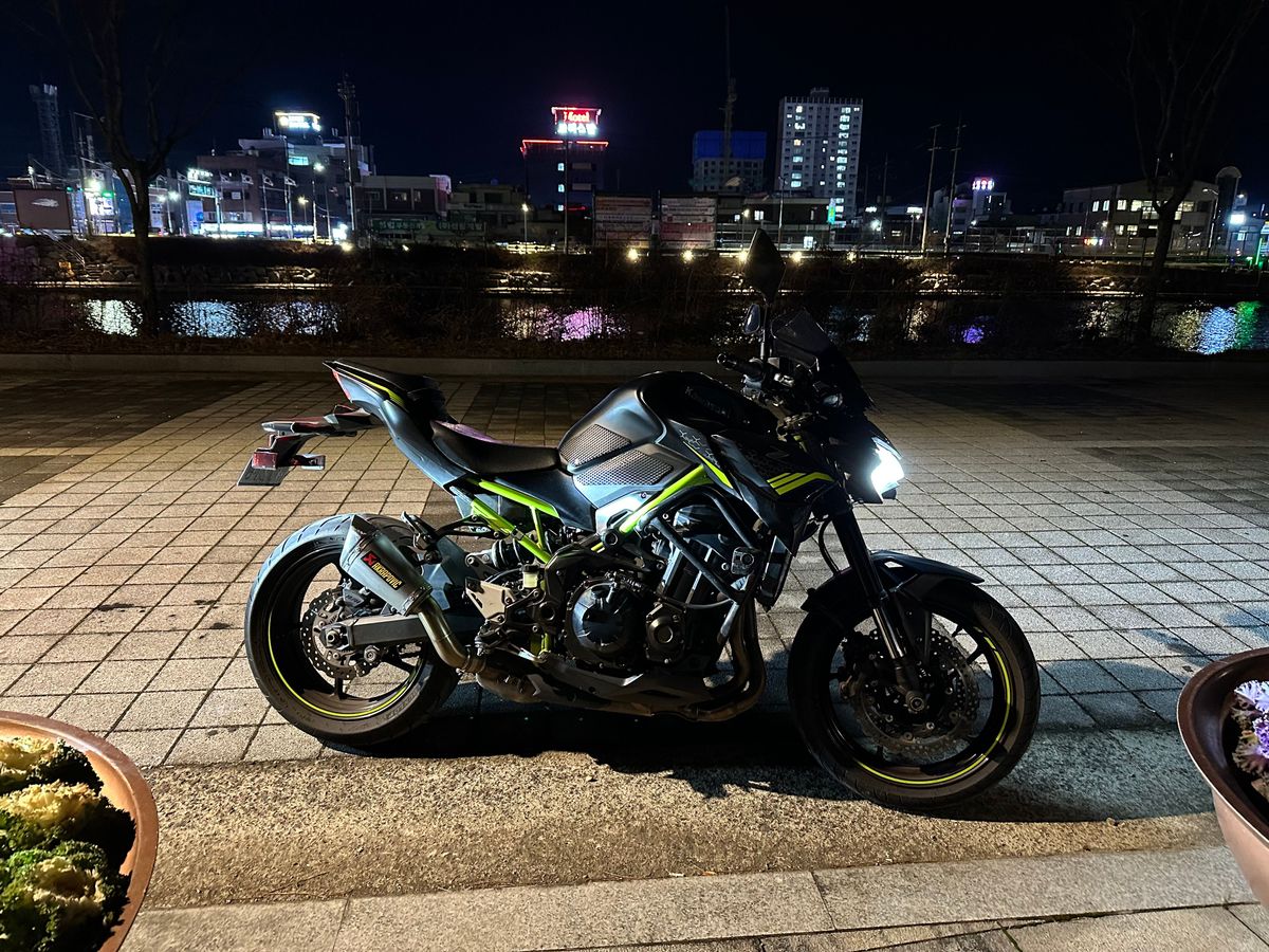 가와사키 Z 900 main