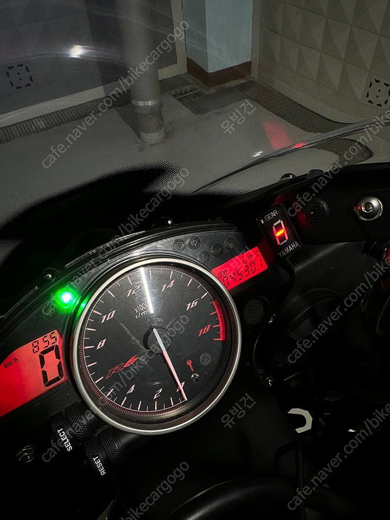 야마하 YZF R6 9