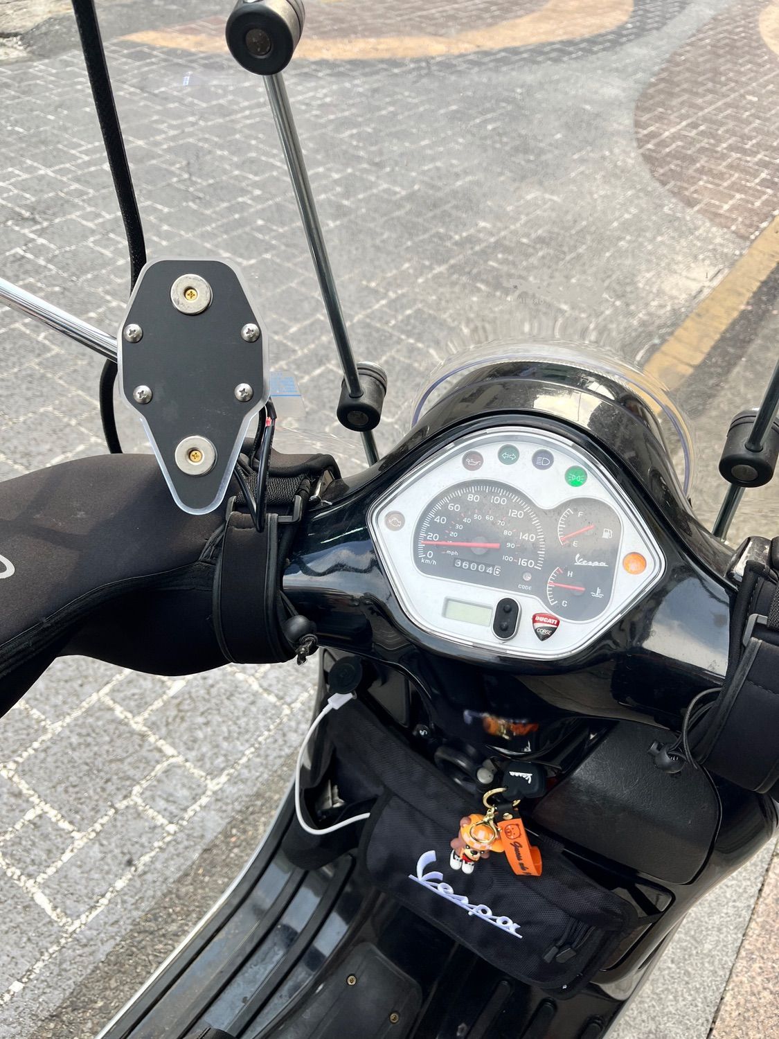 베스파 GTS 300 슈퍼 main