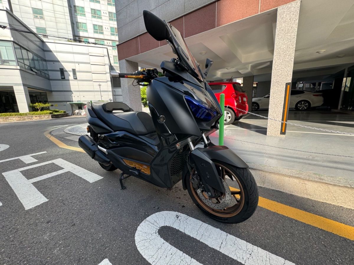 야마하 XMAX 300 ABS thumb 2