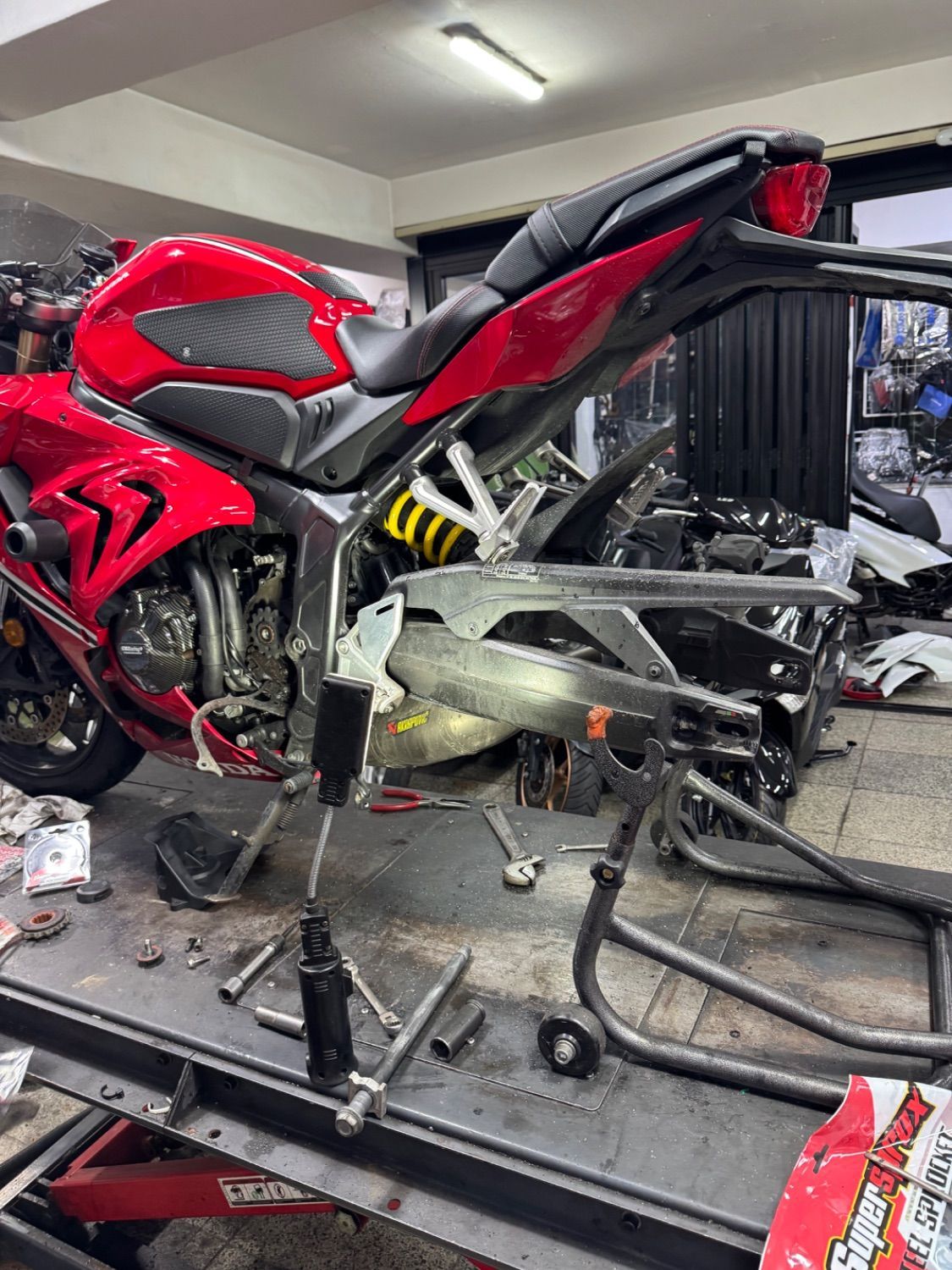 혼다 CBR 650 R MT 9