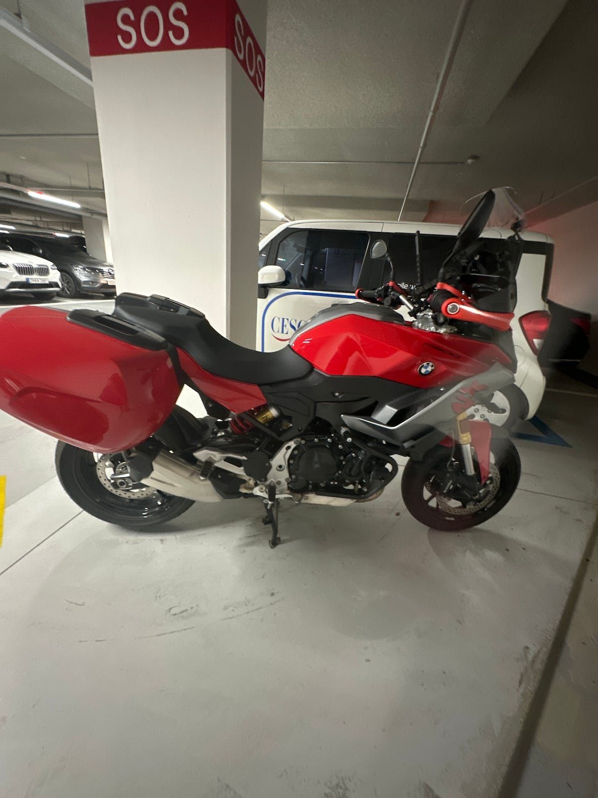 BMW F 900 XR main