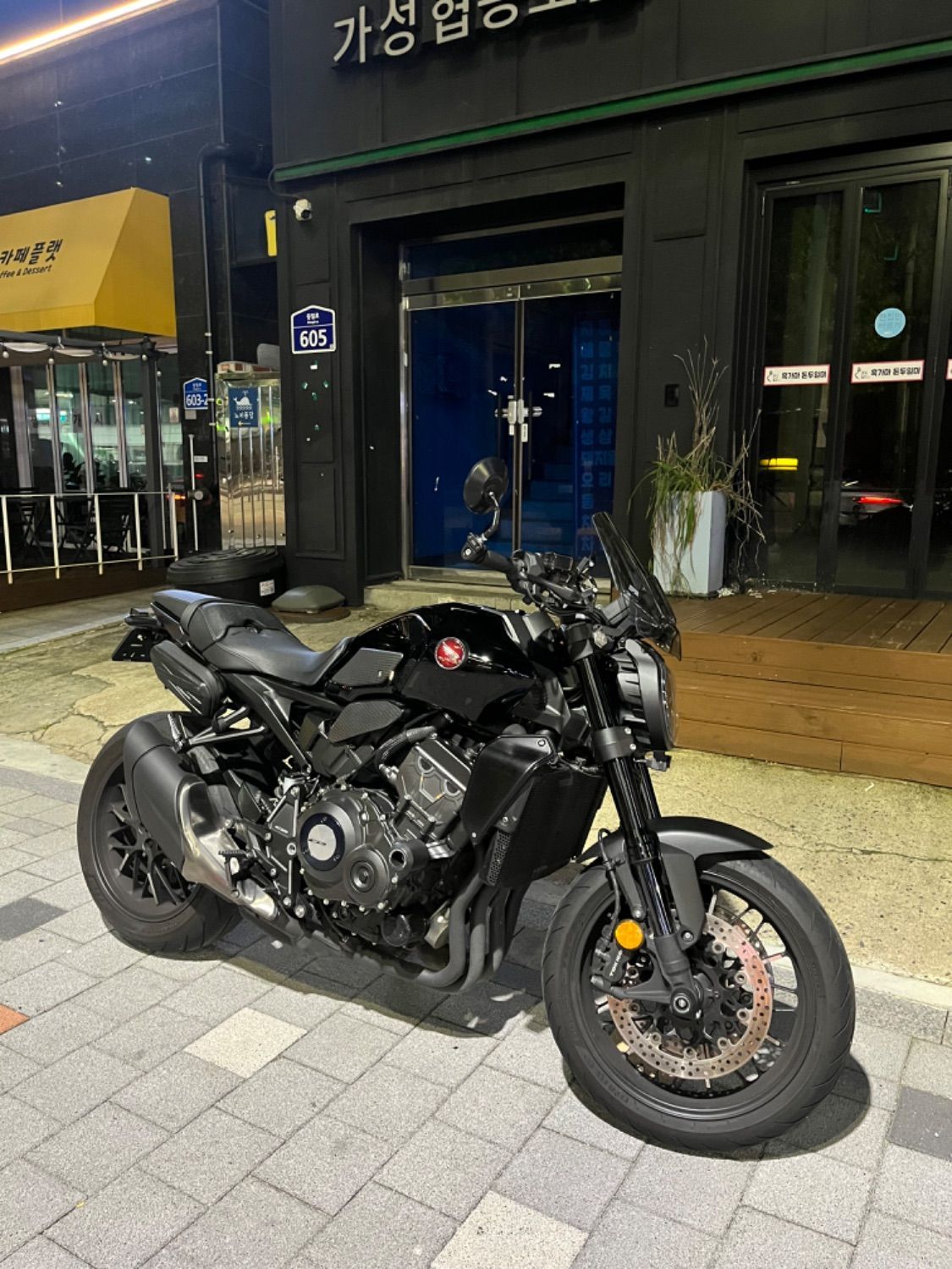 혼다 CB 1000 R main