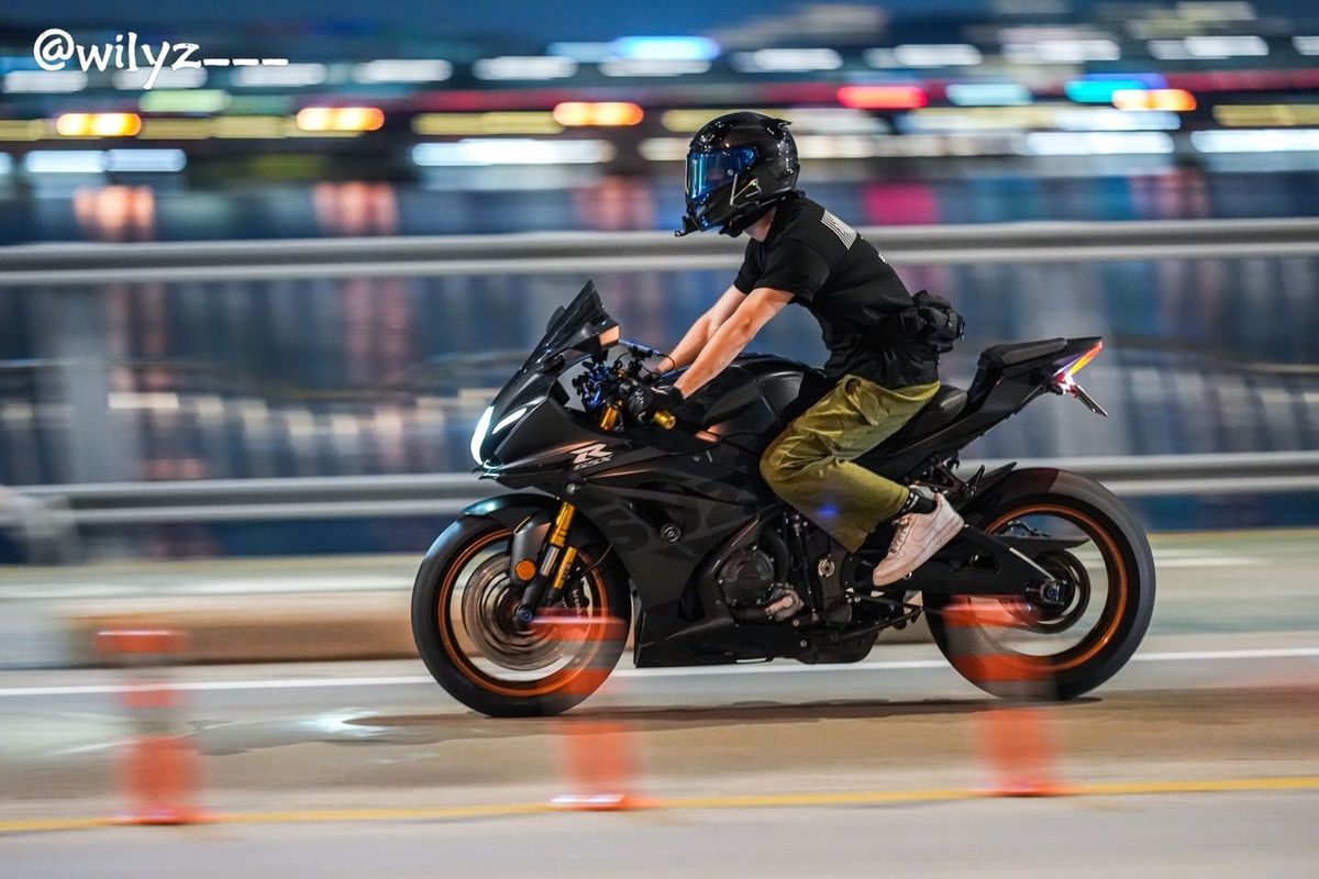스즈키 GSX R 1000 R 블랙 에디션 main