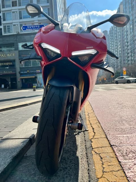 두카티 파니갈레 V4 S more