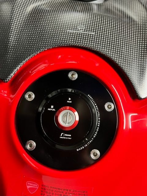 두카티 파니갈레 V4 S 14