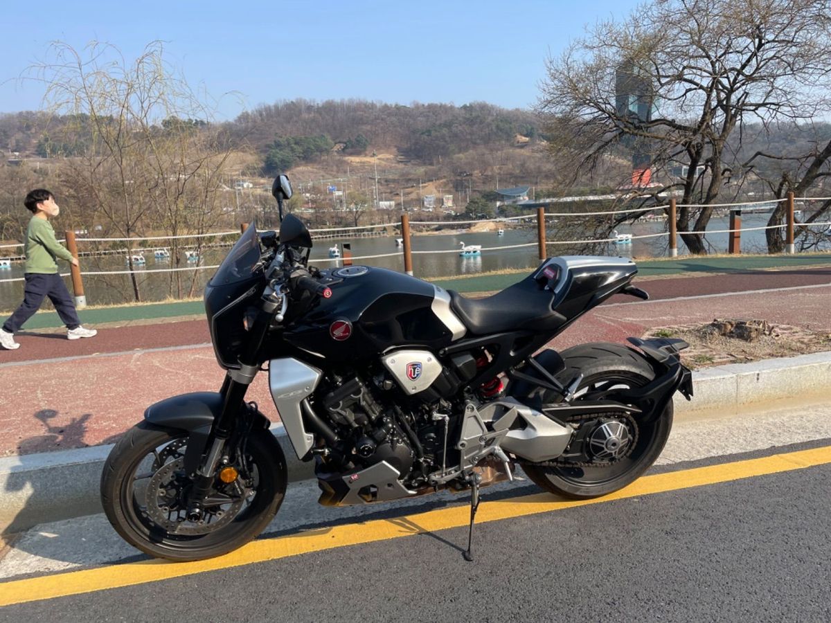 혼다 CB 1000 R thumb 2