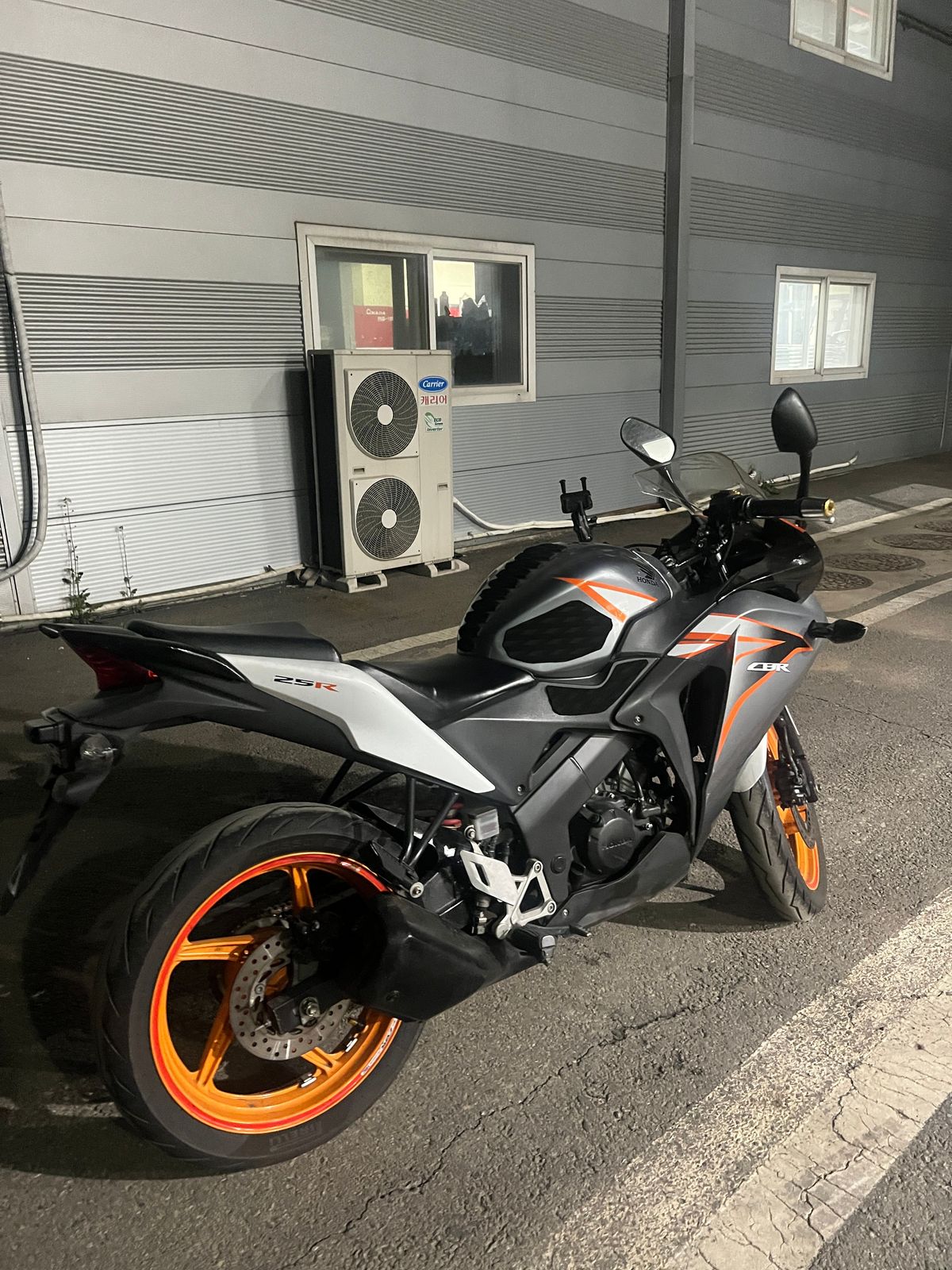 혼다 CBR 125 R main