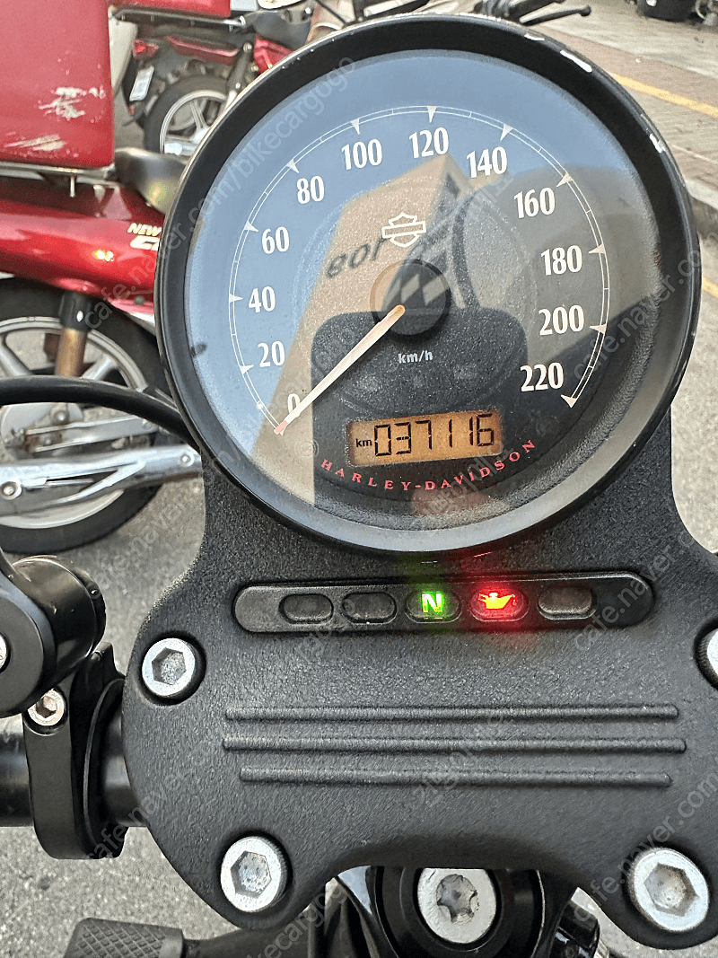 할리데이비슨 아이언 883 6