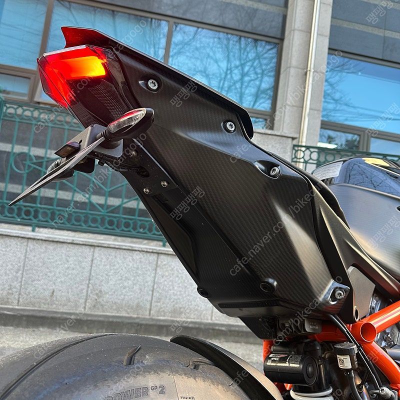 KTM 1290 슈퍼듀크 R 9
